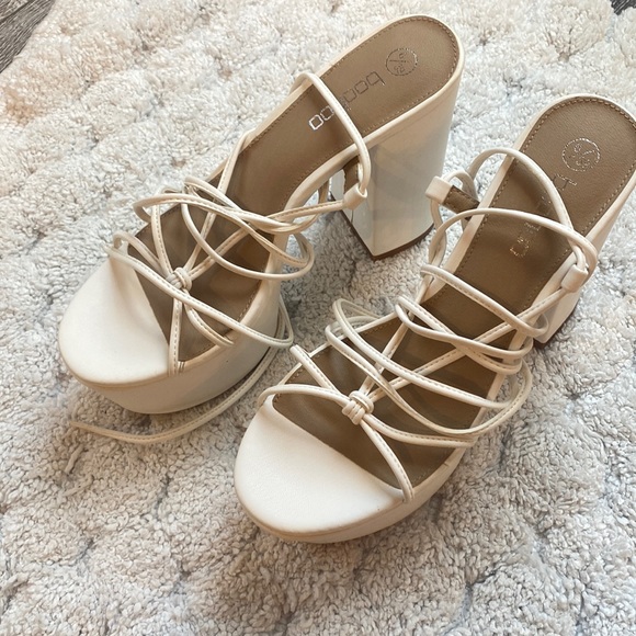 Lace up white Chunky platform heels - Picture 2 of 5
